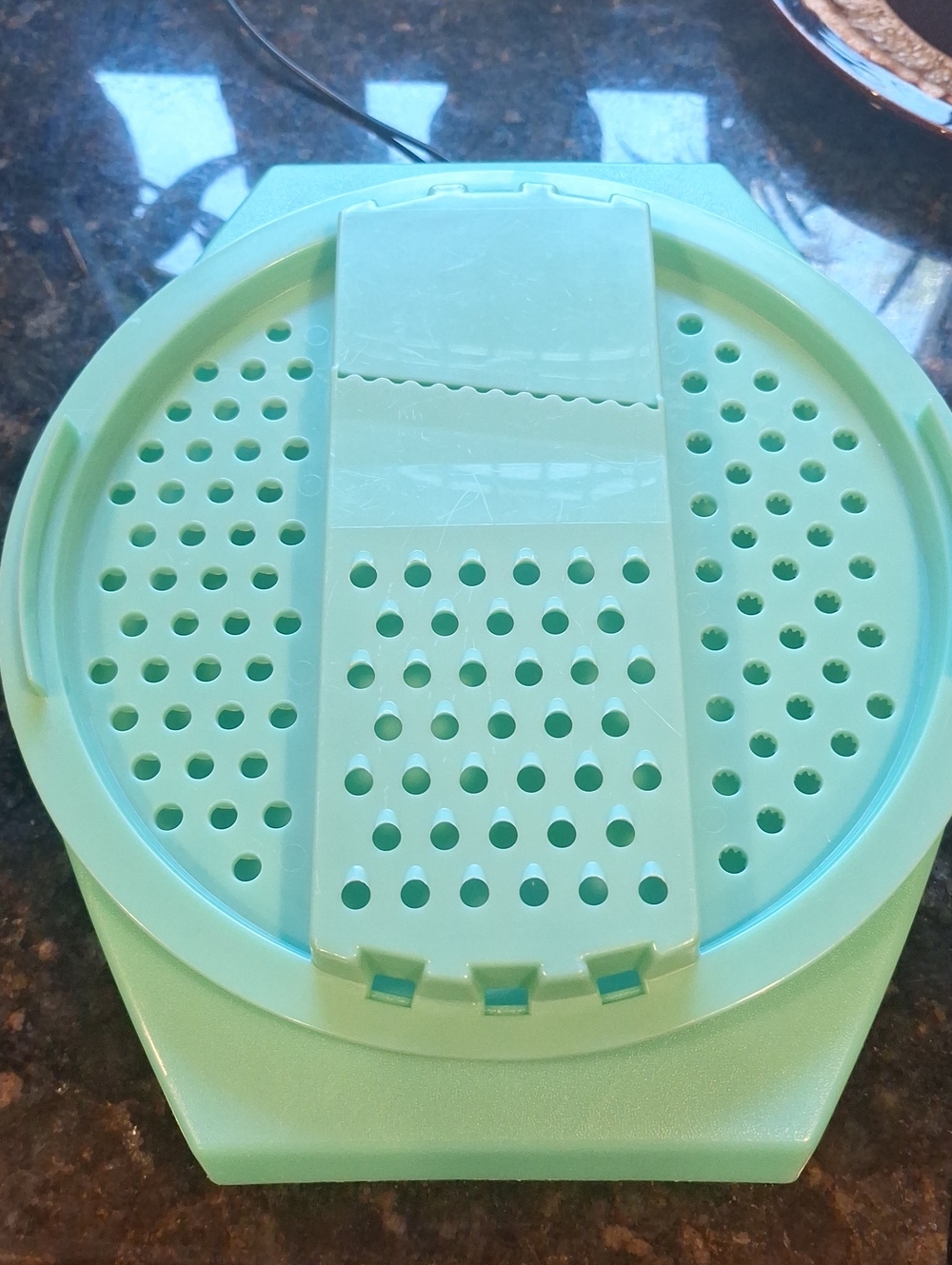Tupperware Jade Green  Shredder.